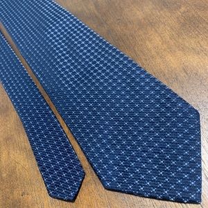 Geometric silk neck tie